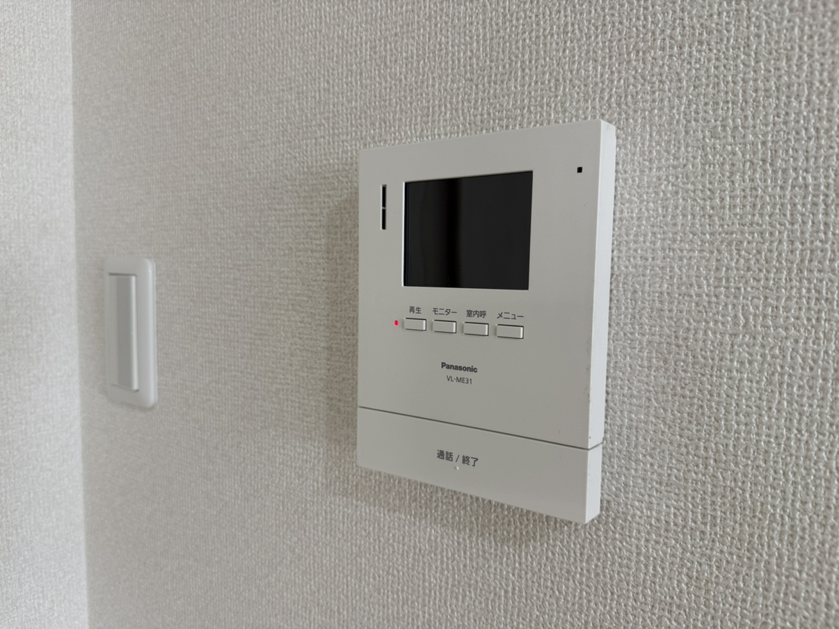 モニター付インターホンなので防犯設備が充実しています。