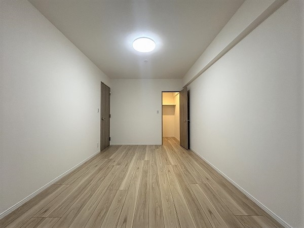 約8.3帖、広々快適なお部屋です。