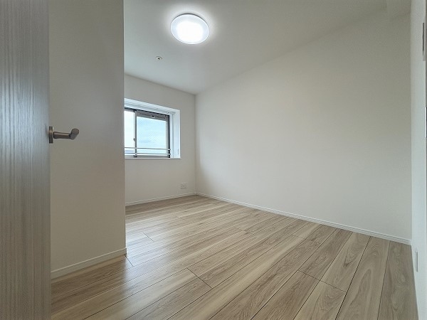 約5.4帖、眺望良好なお部屋です。