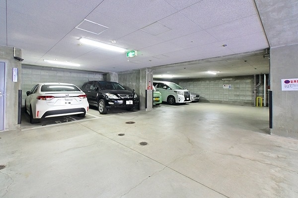 屋根付き駐車場②