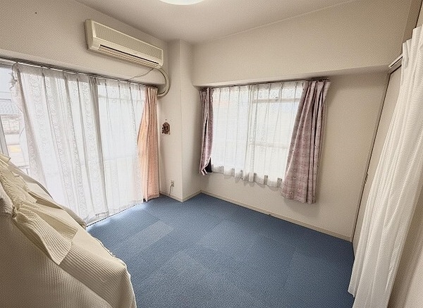 二面採光の洋室　明るいお部屋です