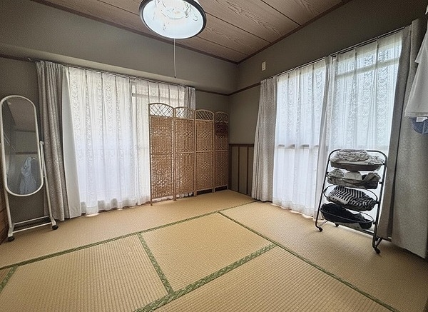 6帖の和室　角部屋住戸のため解放感ある間取です