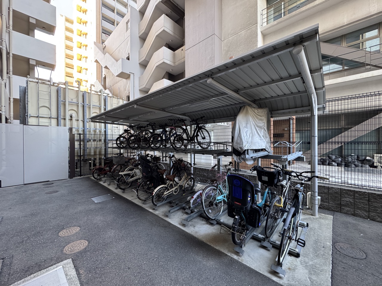 雨をよけることのできる駐輪場。
