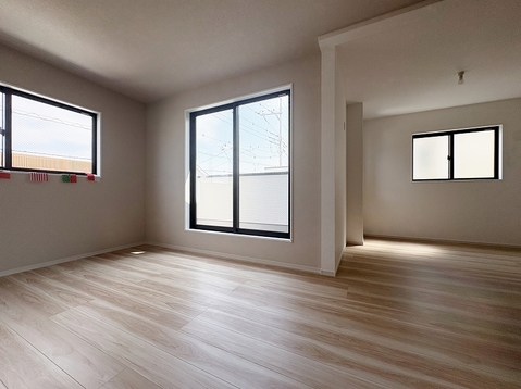 15.3帖のお部屋は間仕切りで2部屋に分割可。