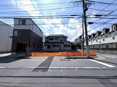 前面道路(2026年3月下旬撮影)