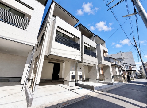 JR京浜東北線「南浦和」駅が徒歩圏内。始発駅のため都心への座っての通勤も叶います。