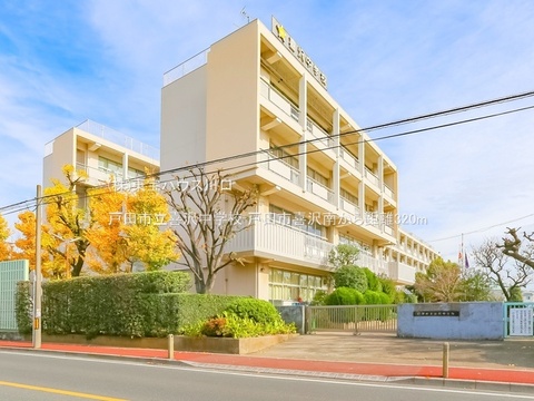 戸田市立喜沢中学校 320m