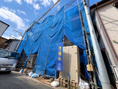 南東側4ｍ位置指定道路に13ｍ以上面し陽当良好。（2026年10月上旬撮影）