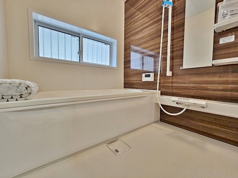 シンプルで使いやすいゆったりお寛ぎ頂ける浴室です。日々の疲れを癒してください。