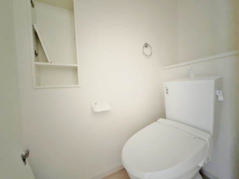 【3号棟】忙しい時間帯に重宝する1階2階にそれぞれトイレがあります。