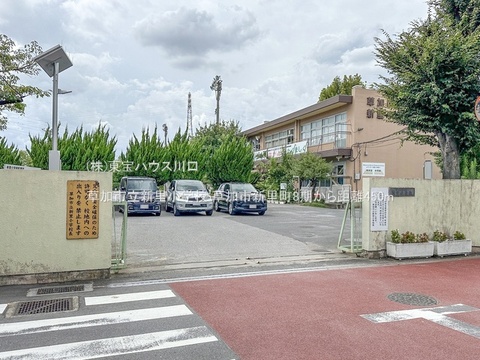 草加市立新里小学校 450m