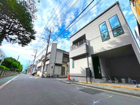 ～愛車のある暮らしをスマートに～敷地内にカースペースを確保。毎日の通勤やお買い物、休日のお出かけにも便利で、ご家族のアクティブな暮らしを支えます。