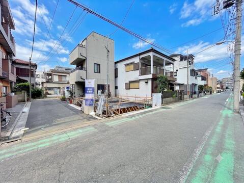 交通量が少ない通りですので、小さなお子様がいらっしゃるご家庭でも安心の立地です。