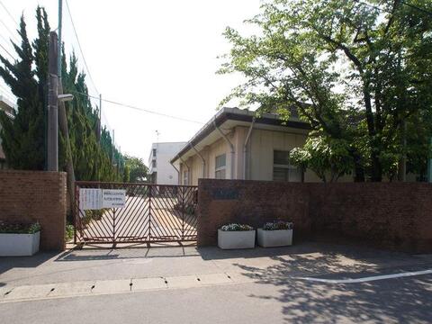 岸川中学校まで約1440m