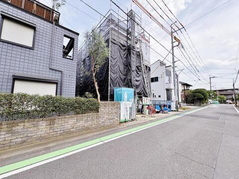 周辺は閑静な住宅街で、お子様の成長を見守る穏やかな暮らしが叶います。（2026年7月撮影）