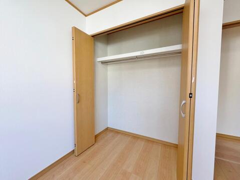 各居室に収納付き
