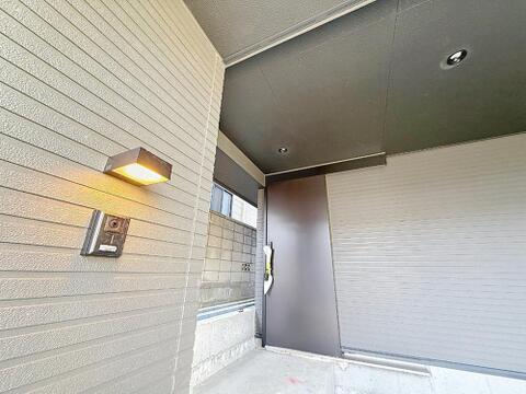 ～玄関スライドドア～※掲載写真は新築時（令和8年2月頃・入居前）に撮影したものです。