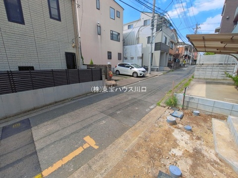 前面道路含む現地。