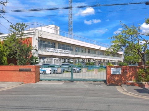 川口市立里小学校 830m