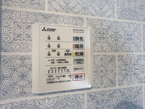 雨の日や花粉の季節も安心な浴室乾燥機を完備。天候を気にせず洗濯物を干せるほか、カビ防止や冬場のヒートショック対策にも活躍します。お気軽にお問い合わせ・ご相談ください。