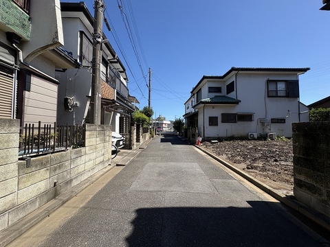 北側4.3ｍ位置指定道路。2026年9月中旬撮影