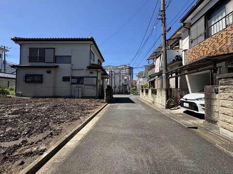 北側4.3ｍ位置指定道路。2026年9月中旬撮影