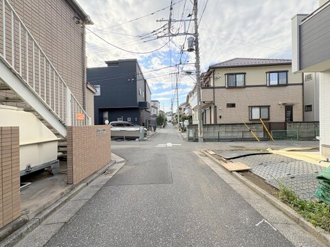 前面道路含む現地写真（西側）
