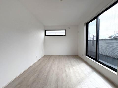 日あたりのいい居室です。窓からの採光は抜群です。