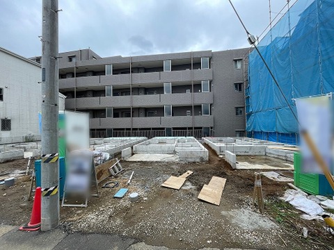 2駅利用可。「浦和駅」徒歩22分、「中浦和駅」徒歩13分。