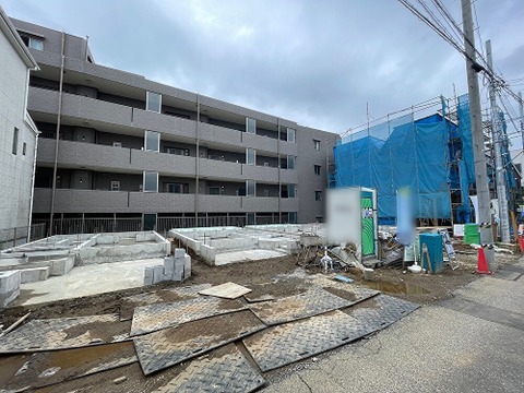 2駅利用可。「浦和駅」徒歩22分、「中浦和駅」徒歩13分。