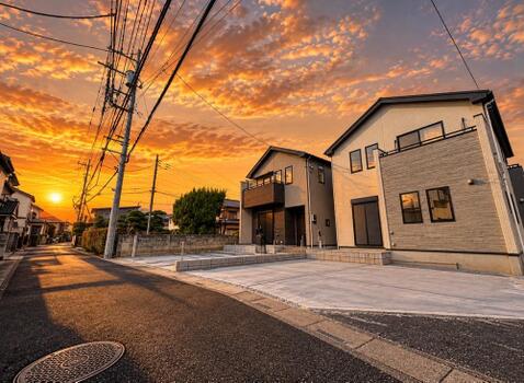～明るい住まい～ 計算された窓の配置が外観のアクセントに。デザインの美しさだけでなく、室内の明るさや風通しなど、日々の快適な暮らしを想像させる外観です。※空色はCG加工となります。