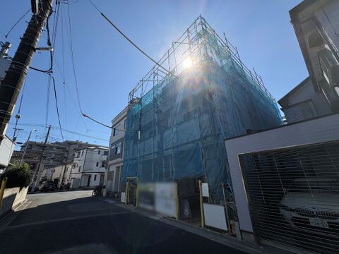現地（2026年10月）撮影。1号棟：画像右側