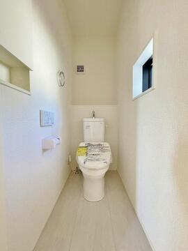 ～Toilet～毎日使う空間と機能だから、いつまでも清潔なスペースであってほしいのがトイレです。掃除がしやすく、また落ち着ける空間として居心地のよい大切な場所です。