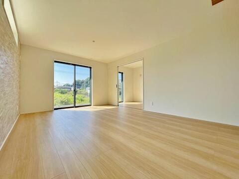 ～Ｌiving room～16帖の広々としたリビングは家族が1番くつろげる癒しの空間、家族が集い憩うリビングスペースはナチュラルカラーの明るい心地良い空間に仕上がりました。