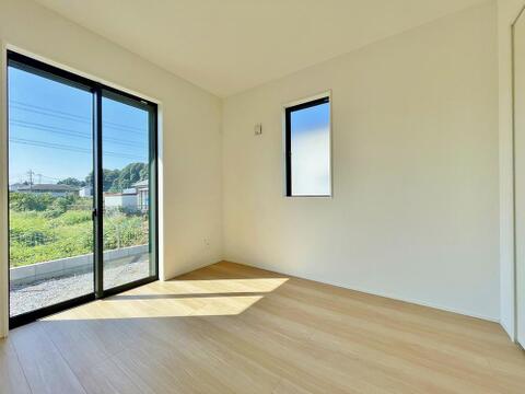 ～Bed room～健康的な自然光を室内にいながら体感でき、室内を開放的に魅せる空間演出になっております。