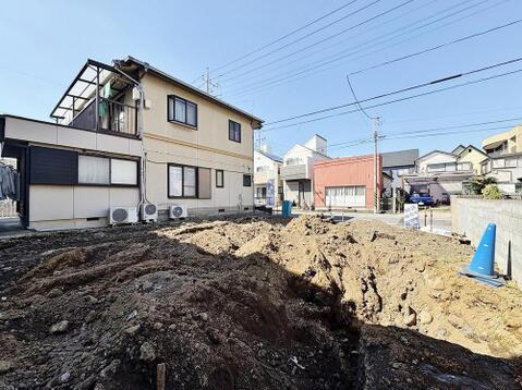 造成中の土地から、新しい家族の物語が始まります。ゆとりのある敷地で、お子様の成長に合わせた理想の住まいを形にしませんか。