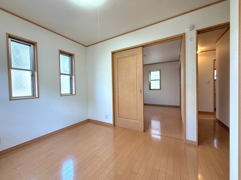 5.3帖の洋室と6.0帖の洋室は引き戸を隔てて様々な用途に合わせた変化が可能です。