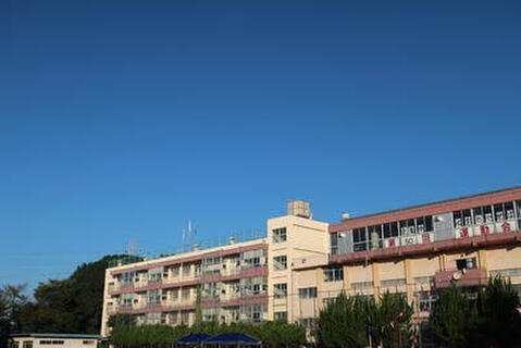 川口市立根岸小学校876m