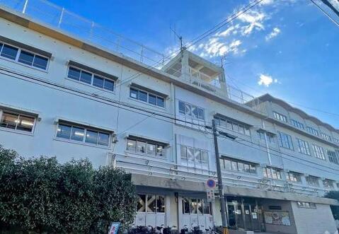 川口市立仲町小学校まで約380m