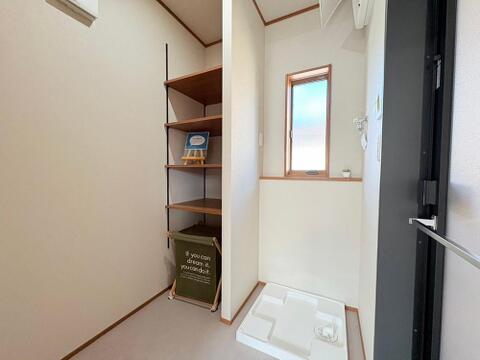 洗面所は、洗濯場所と浴室を同じ空間でまとめております。