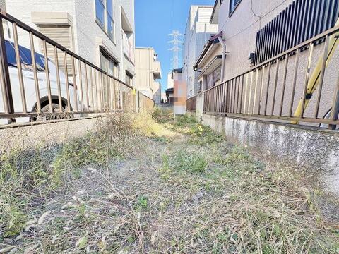 工事が完成する前に、進行中の現場を見学してみませんか。完成後では見ることのできない裏側を実際にチェックできます。・・・完成施工例へのご案内も出来ますのでお申し付け下さい。