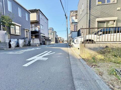 物件の陽当りや通風・仕様設備やお部屋の大きさの比較、近隣・周辺環境や街並みなど、資料には掲載していない情報が現地にはたくさんあります。　是非一度、現地をご確認くださいませ