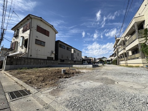 4号棟前。北側4m公道含む現地。