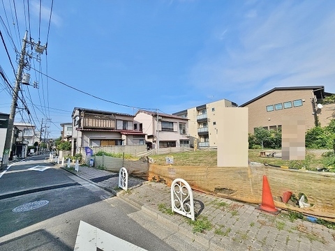 穏やかな街並みに描く家族の理想を叶える住まい。2026年8月下旬撮影。