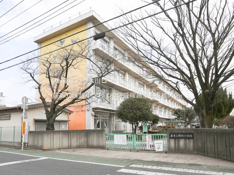 蕨市立塚越小学校 560m
