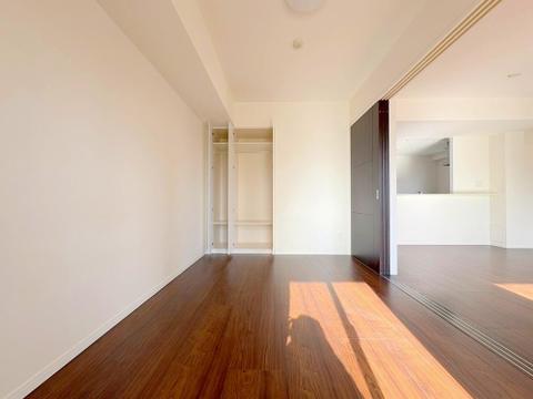 住まう方でカスタマイズしていただけるシンプルなデザインの内装。ご自身で素敵な空間を創り上げられます。