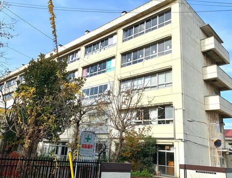 草加市立花栗中学校まで約540m