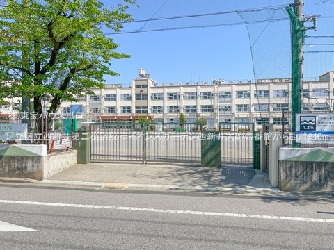 足立区立西新井第二小学校 940m