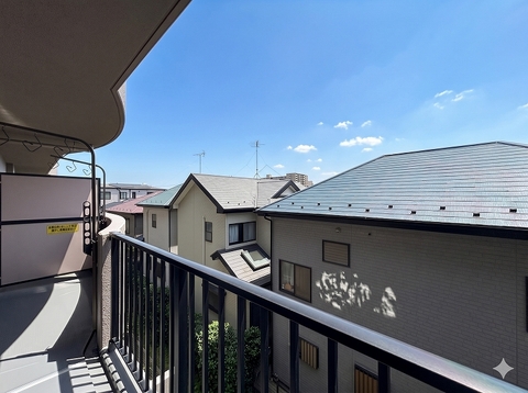 洗練された佇まいはいつまでも輝き続けていつしか街の風景に溶け込んでいきます。住戸からの眺望の良さは、美しい景色や自然の美しさを日常に取り込み心を癒し穏やかな気分で素敵な雰囲気をご確認頂けます。