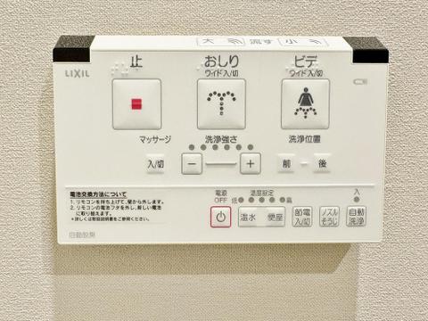 日本を訪れた外国の方で「使ってみて驚いた」と仰る方の多い、ウォシュレット。おしりを優しく洗ってくれるだけではなく、パワー脱臭機能なども備え、快適な空間を創出する機能もございます。